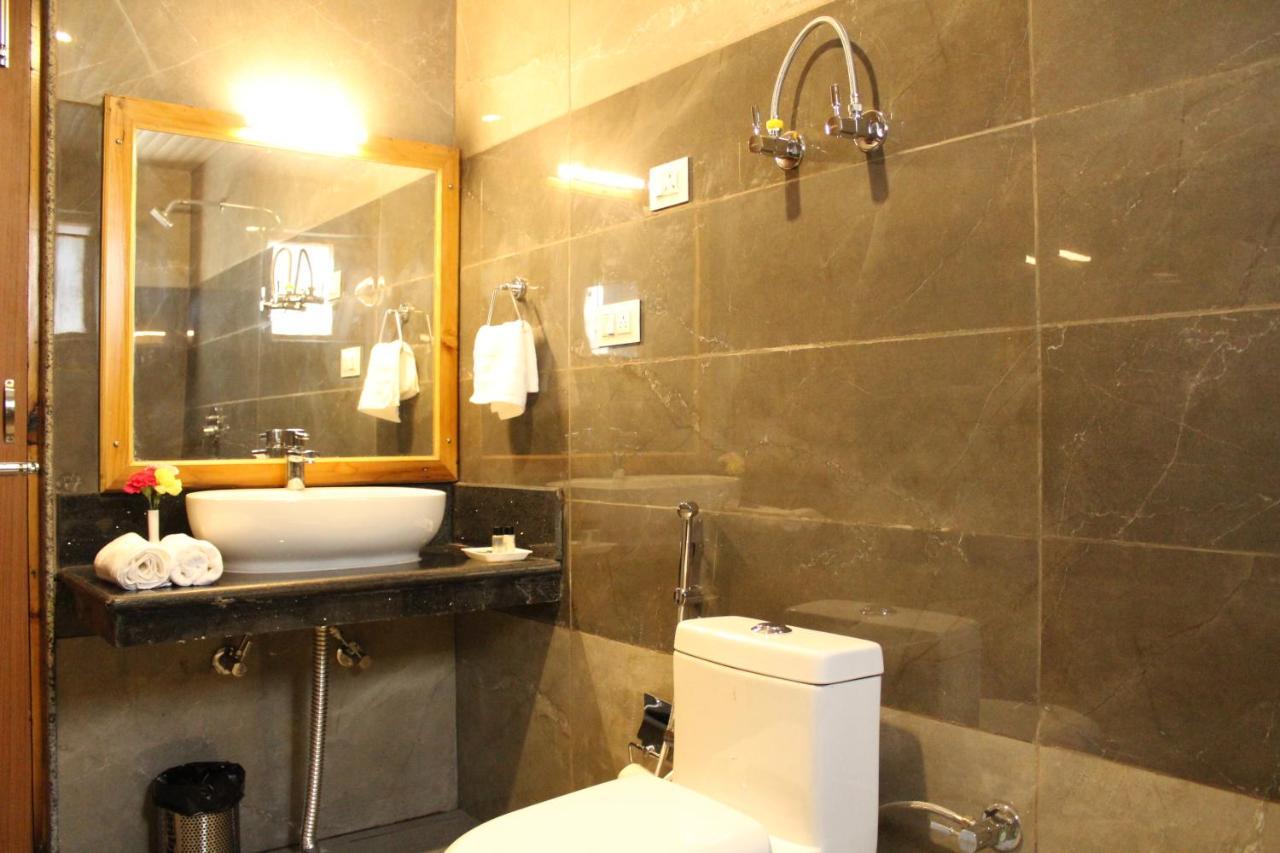 Hôtel Vaibhav Regency à Manāli Extérieur photo