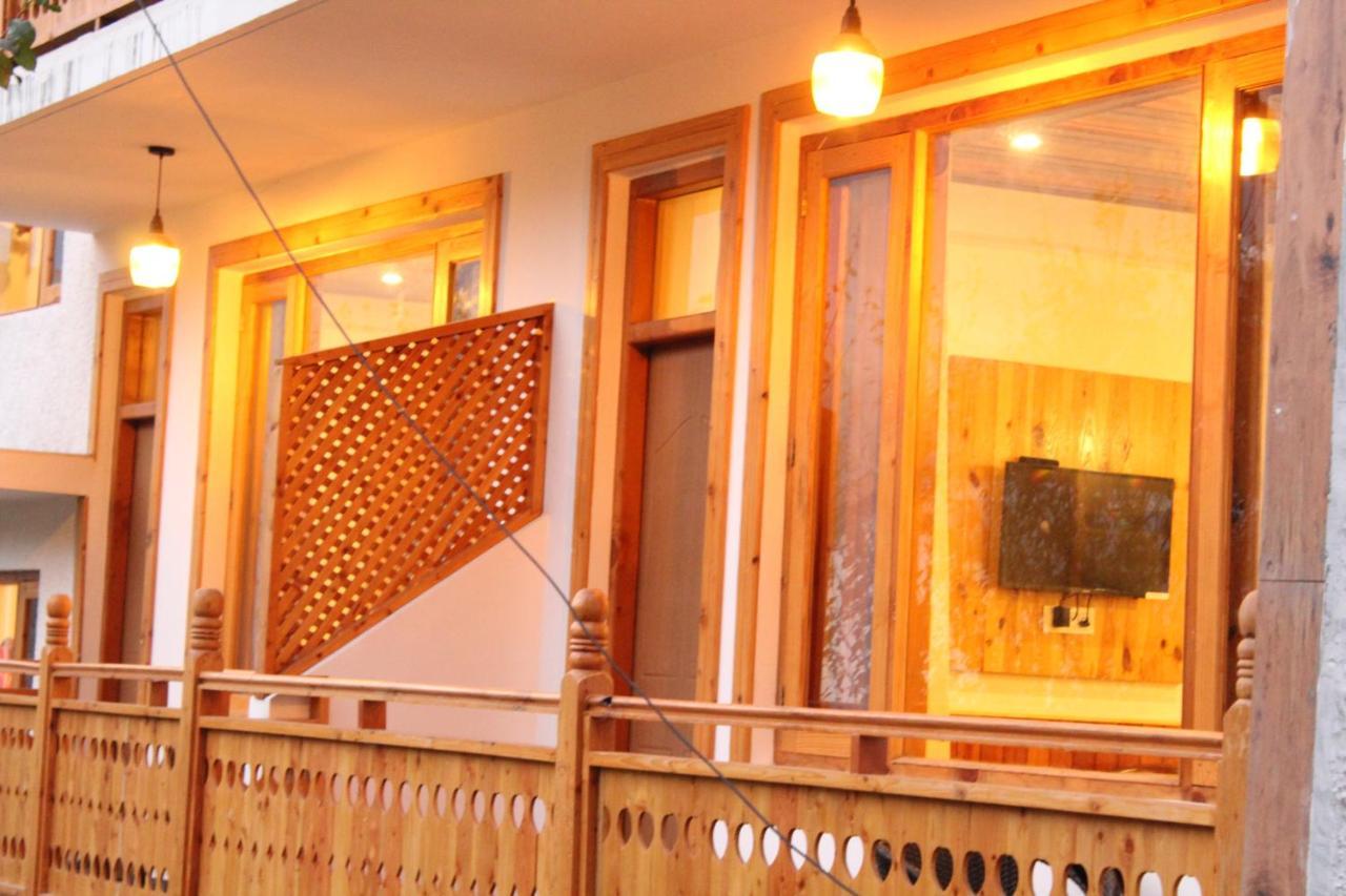 Hôtel Vaibhav Regency à Manāli Extérieur photo