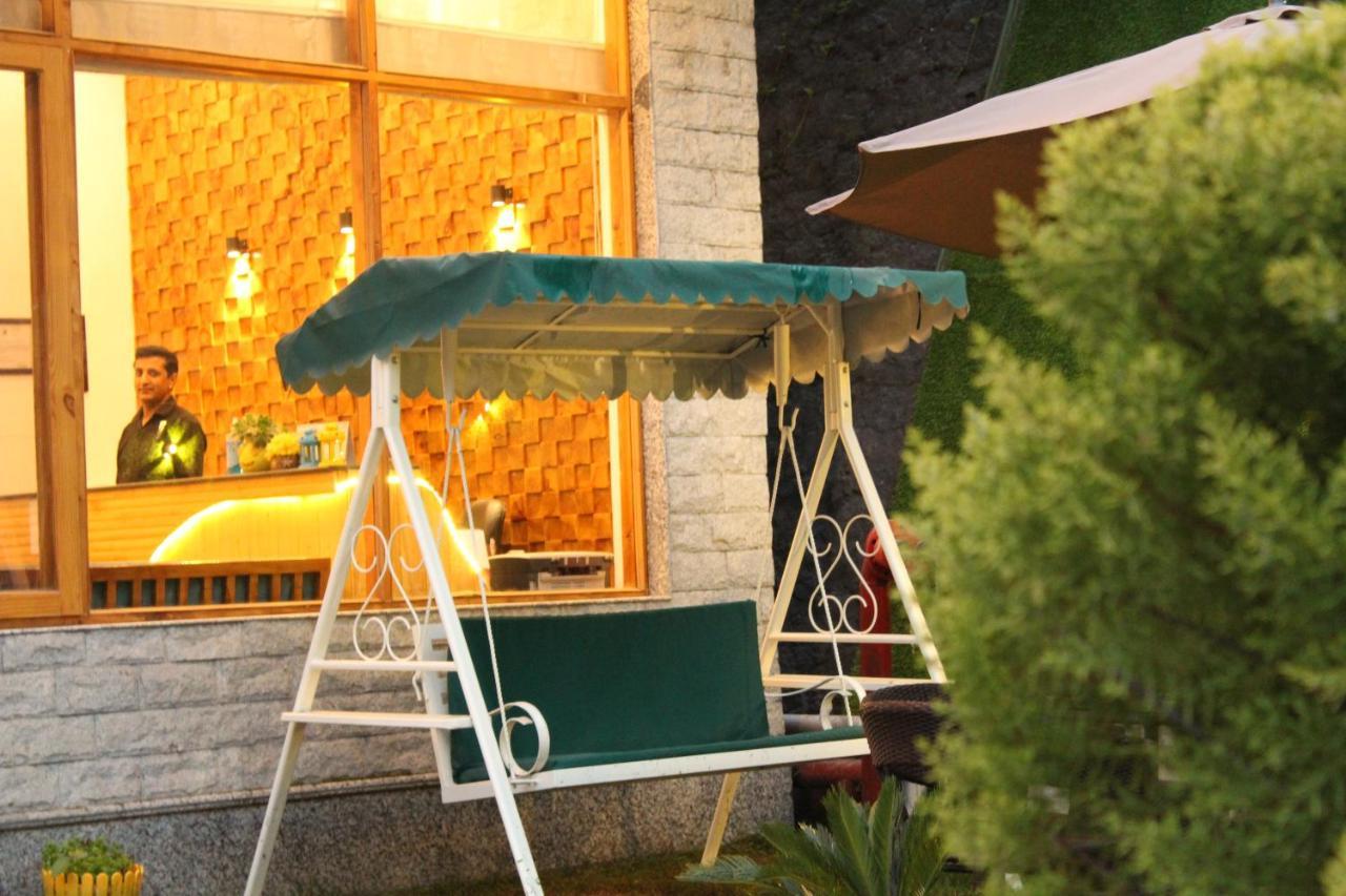 Hôtel Vaibhav Regency à Manāli Extérieur photo