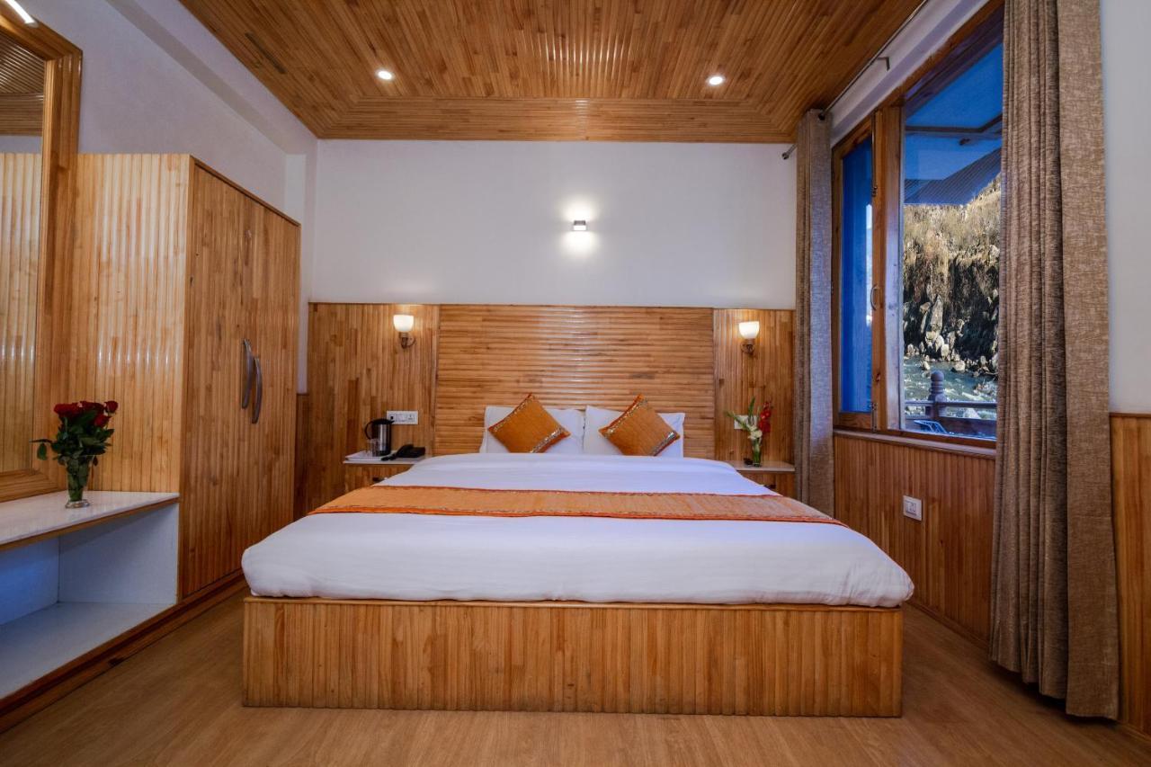 Hôtel Vaibhav Regency à Manāli Extérieur photo