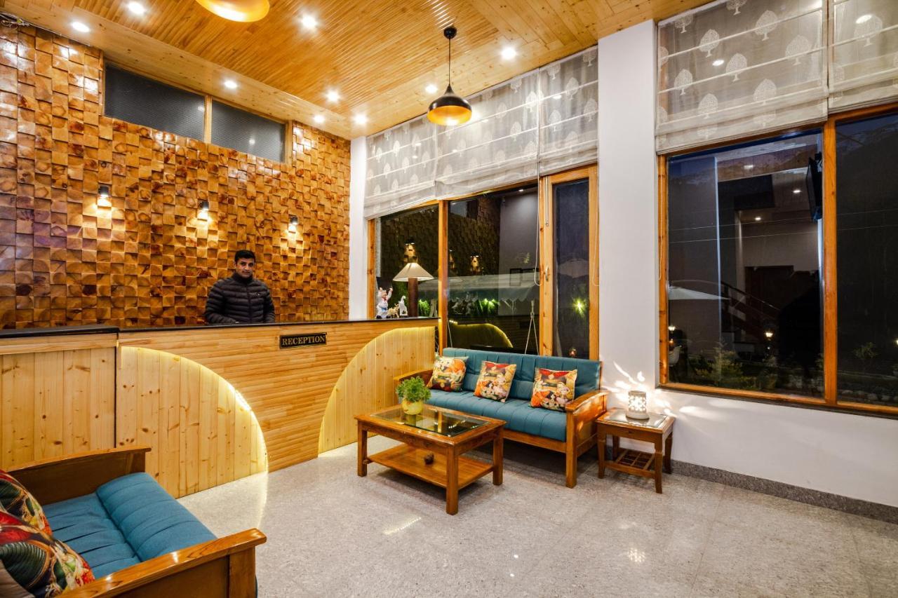Hôtel Vaibhav Regency à Manāli Extérieur photo