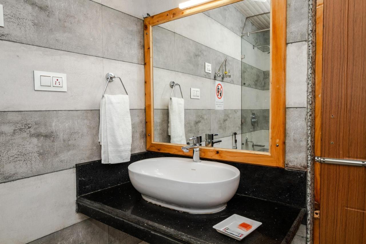 Hôtel Vaibhav Regency à Manāli Extérieur photo