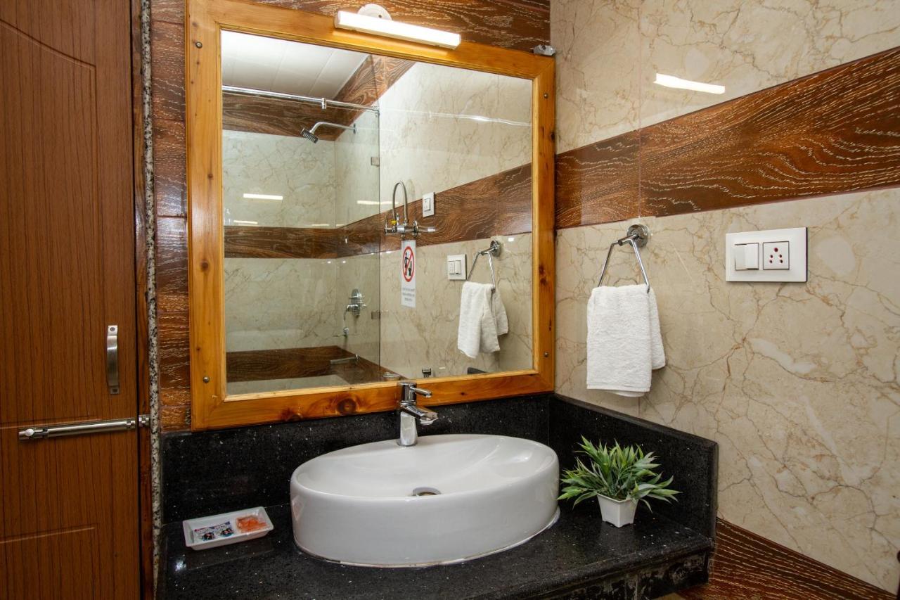 Hôtel Vaibhav Regency à Manāli Extérieur photo