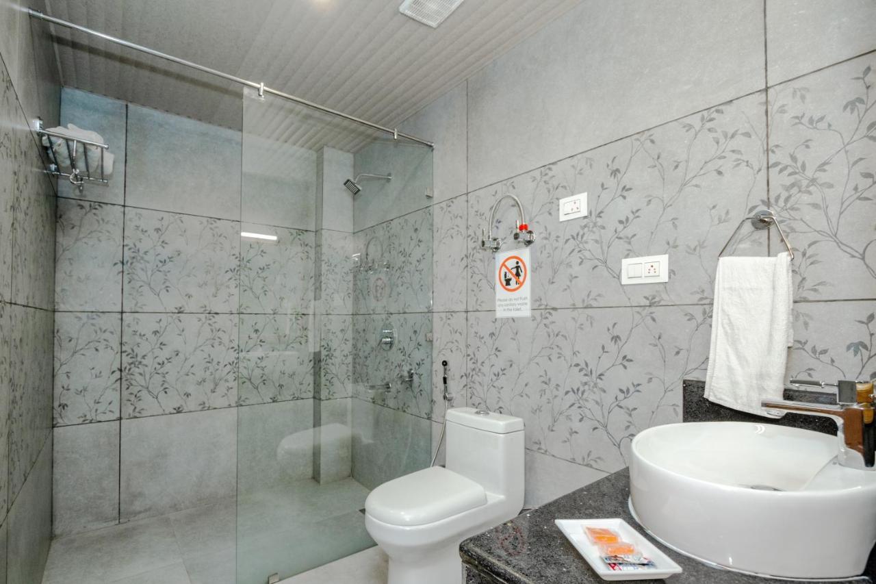 Hôtel Vaibhav Regency à Manāli Extérieur photo
