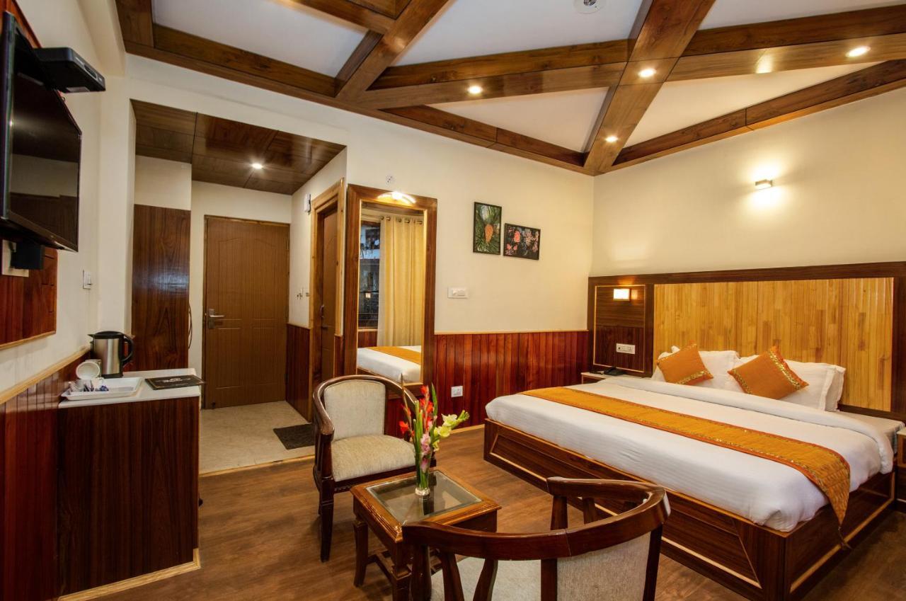 Hôtel Vaibhav Regency à Manāli Extérieur photo